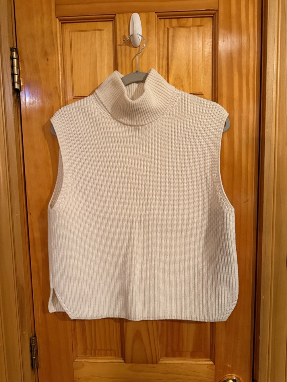 Abercrombie & Fitch Cream Sleeveless Turtleneck Knit Sweater